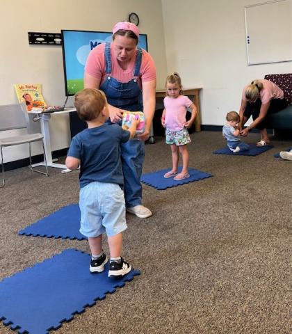 miss rachel look alike with child